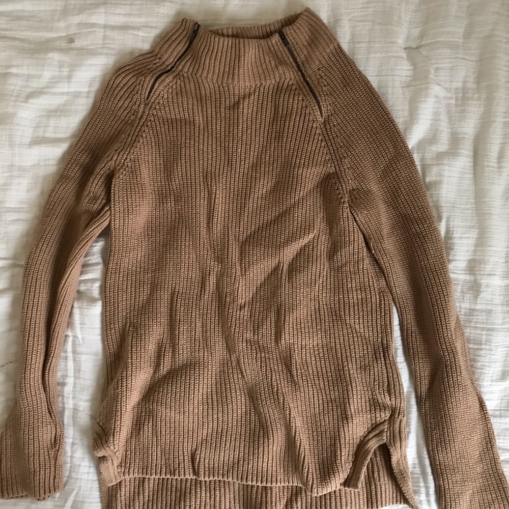 Medium Banana Republic Tan Sweater
